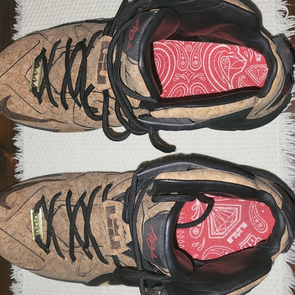 Size 12 NBA LeBron King's Cork edition - Picture 3 of 4
